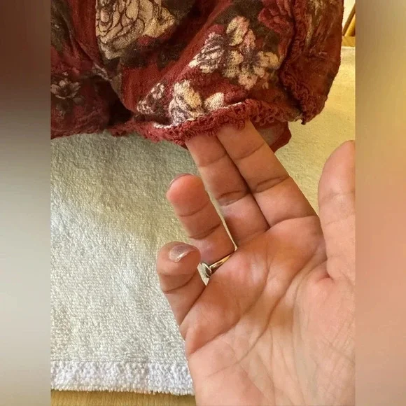 American Eagle Outfitters flowy floral shorts - Picture 7 of 9